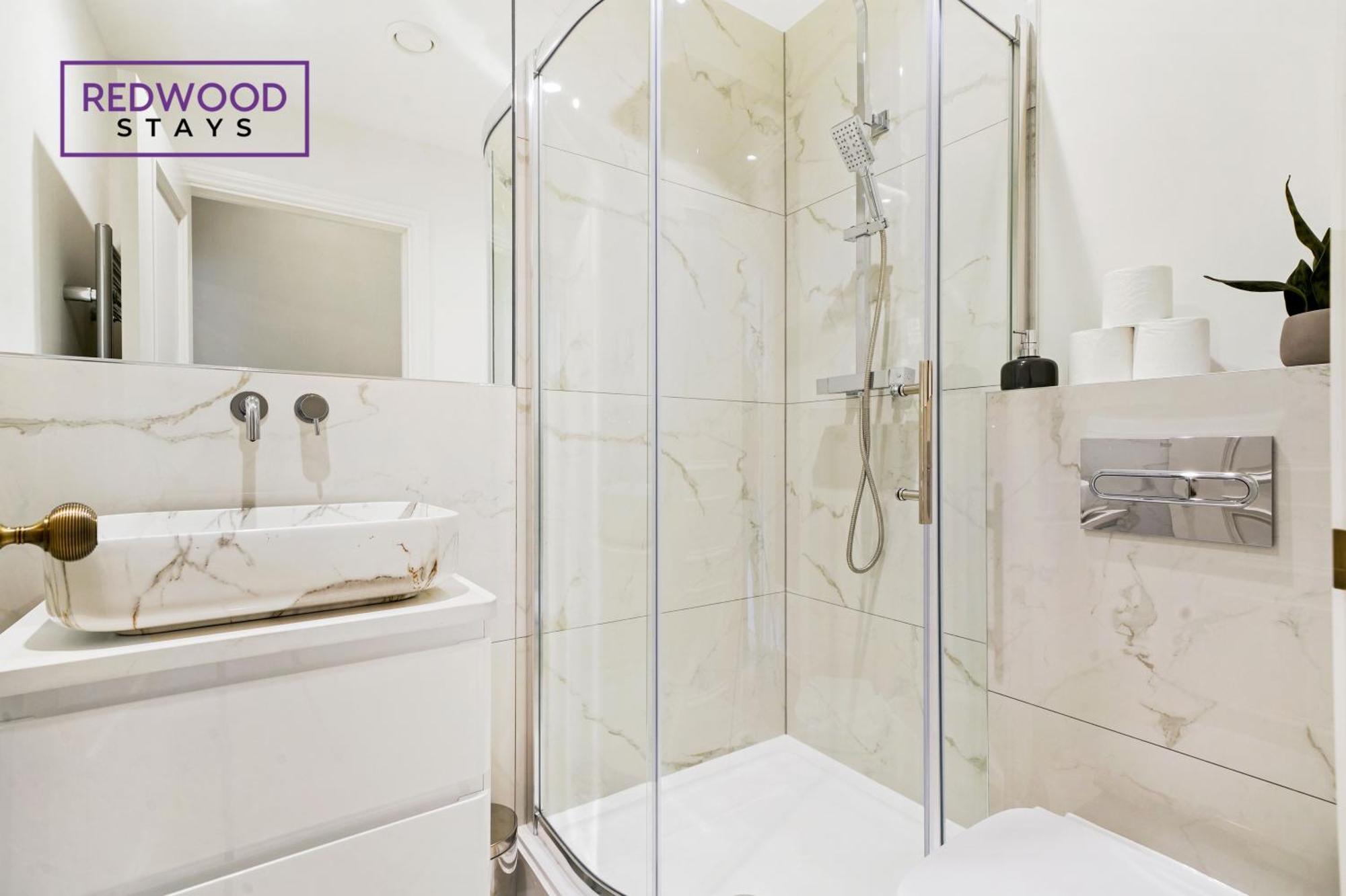 Top Quality 2 Bed 1 Bath Apartments For Contractors By Redwood Stays 독서 외부 사진