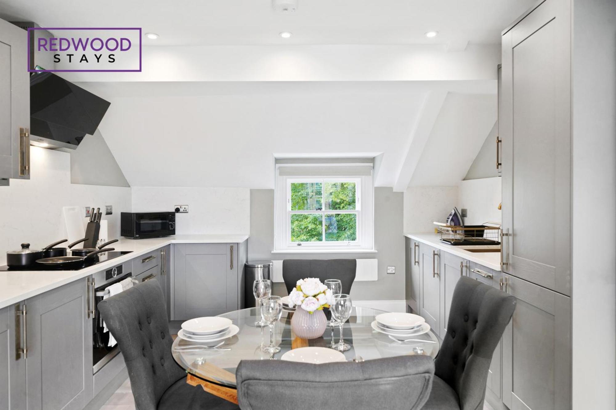 Top Quality 2 Bed 1 Bath Apartments For Contractors By Redwood Stays 독서 외부 사진