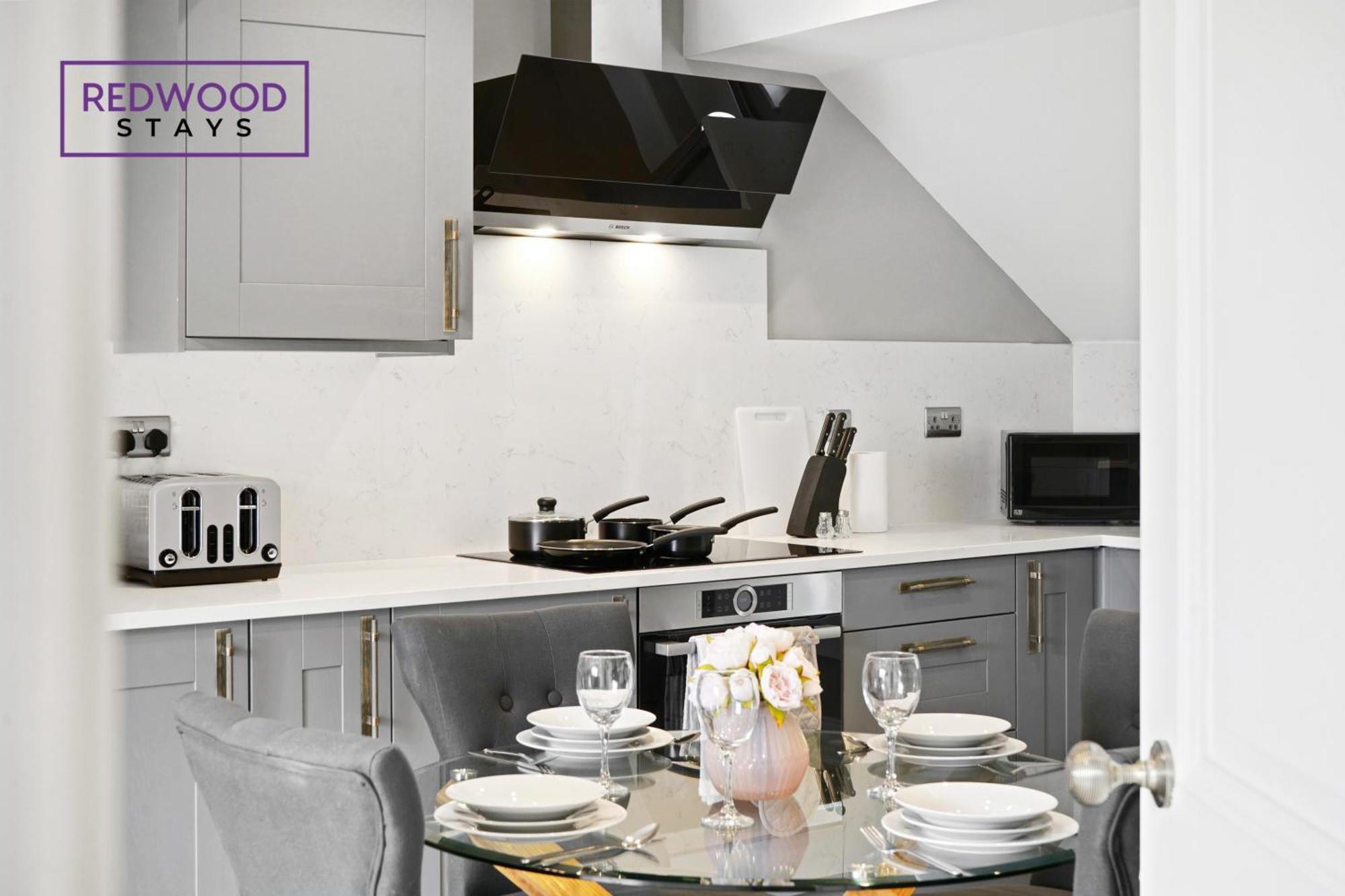 Top Quality 2 Bed 1 Bath Apartments For Contractors By Redwood Stays 독서 외부 사진