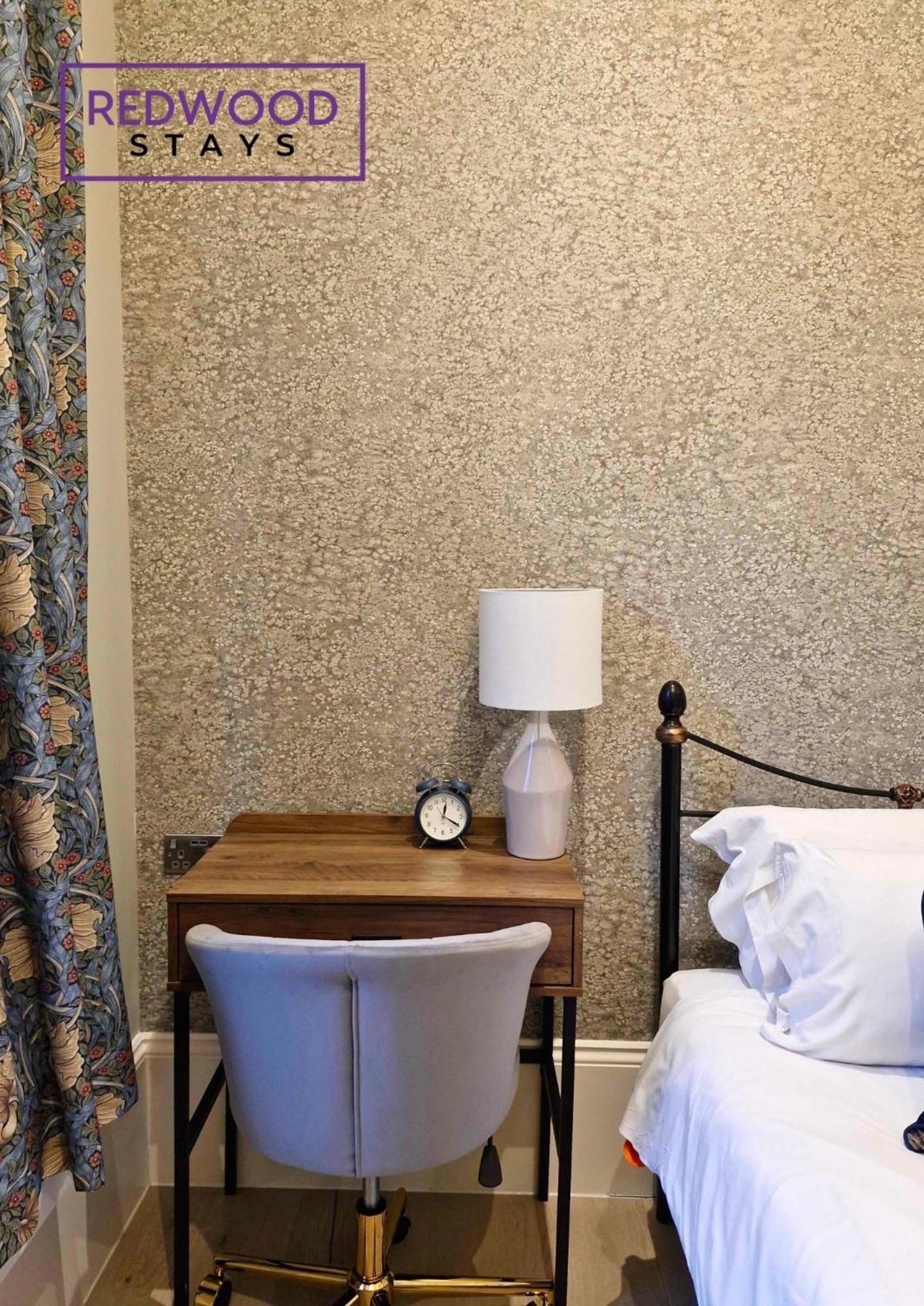 Top Quality 2 Bed 1 Bath Apartments For Contractors By Redwood Stays 독서 외부 사진